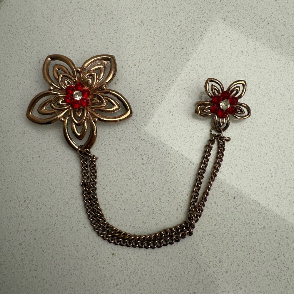 Vintage Flowers Double Brooch Sweater Chain Gold Tone Rhinestones Chatelaine - Picture 2 of 12